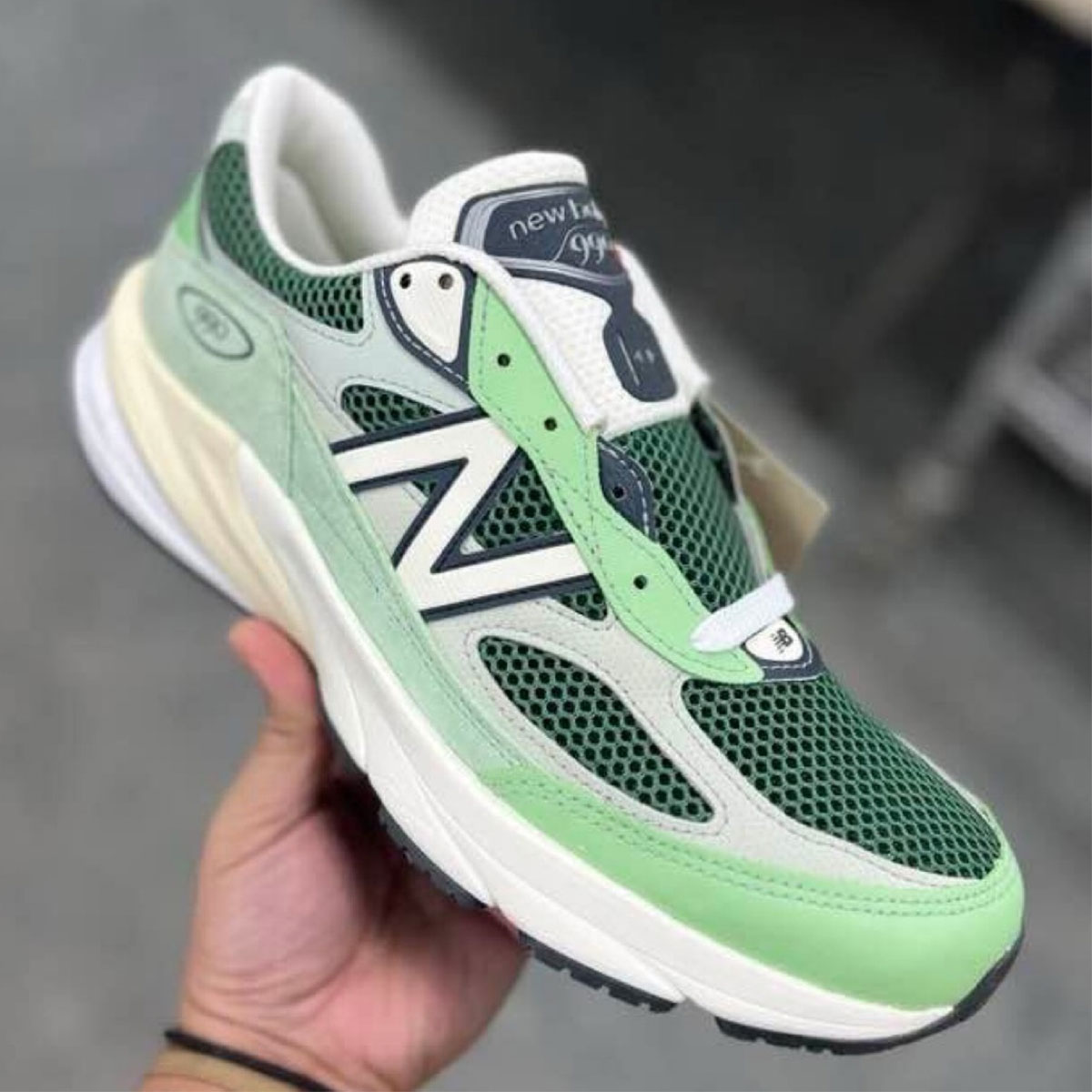 Las New Balance 990v6 Made In USA Aparecen En Un Vibrante “Aguacate”.