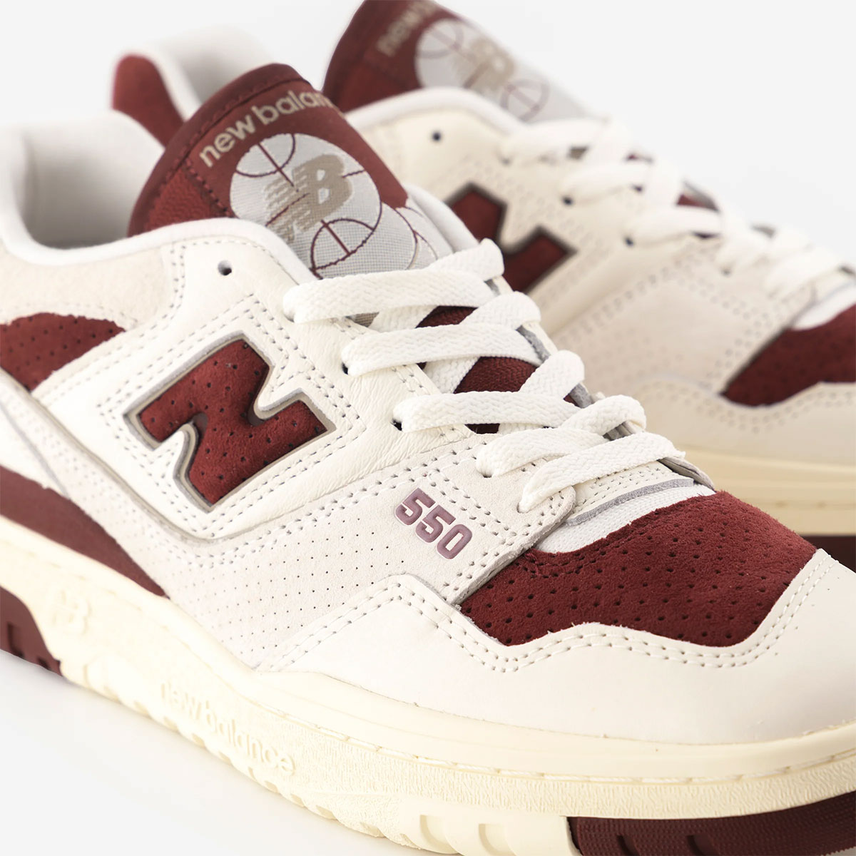 ¿Puede el New Balance 550 resurgir? Combinaciones de colores llamativas ayudan a esa causa.