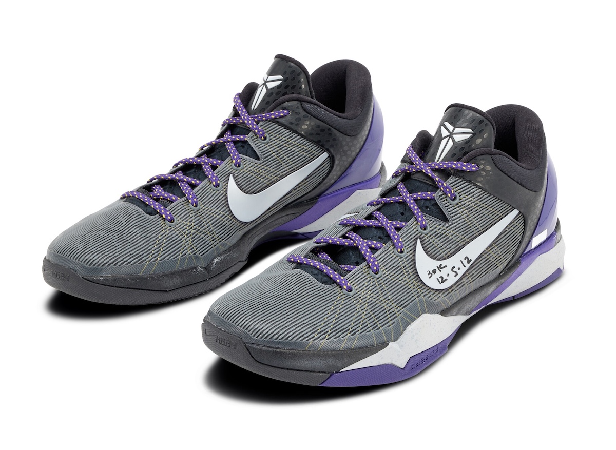 Subasta de Sotheby’s de las Nike Kobe 7 de Kobe Bryant de 30,000 puntos.