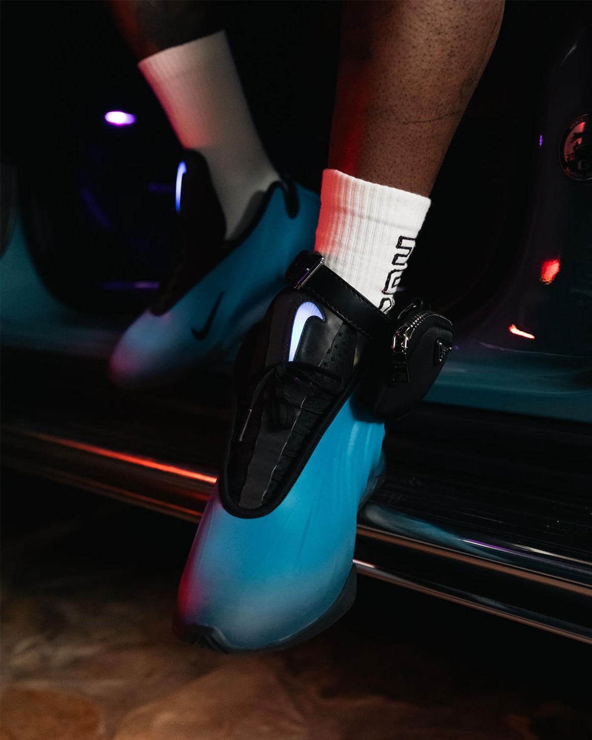 Wale estrena las reflectantes Nike GT Future azules.