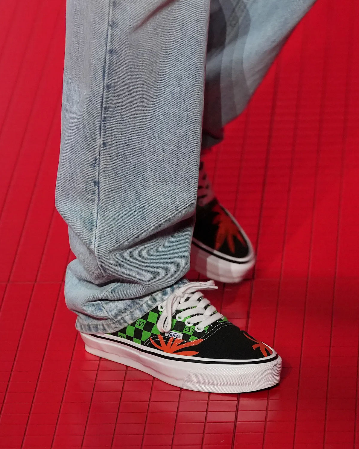 Vans Llega a la Pasarela de Alta Costura con una Colaboración con Valentino para 2025