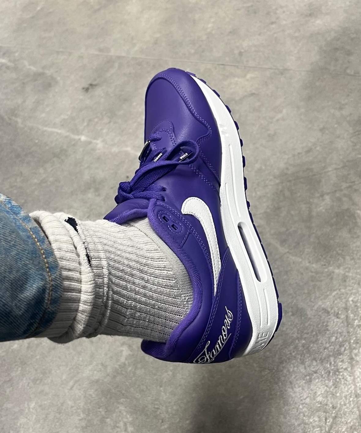 PRIMER VISTAZO: Supreme x Nike Air Max 1 ’87 "Varsity Purple"