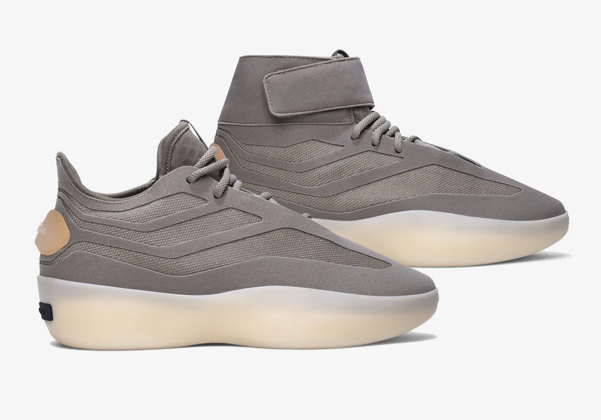 El lanzamiento de las Fear of God x adidas “Putty Beige” Basketball II será el 8 de marzo.