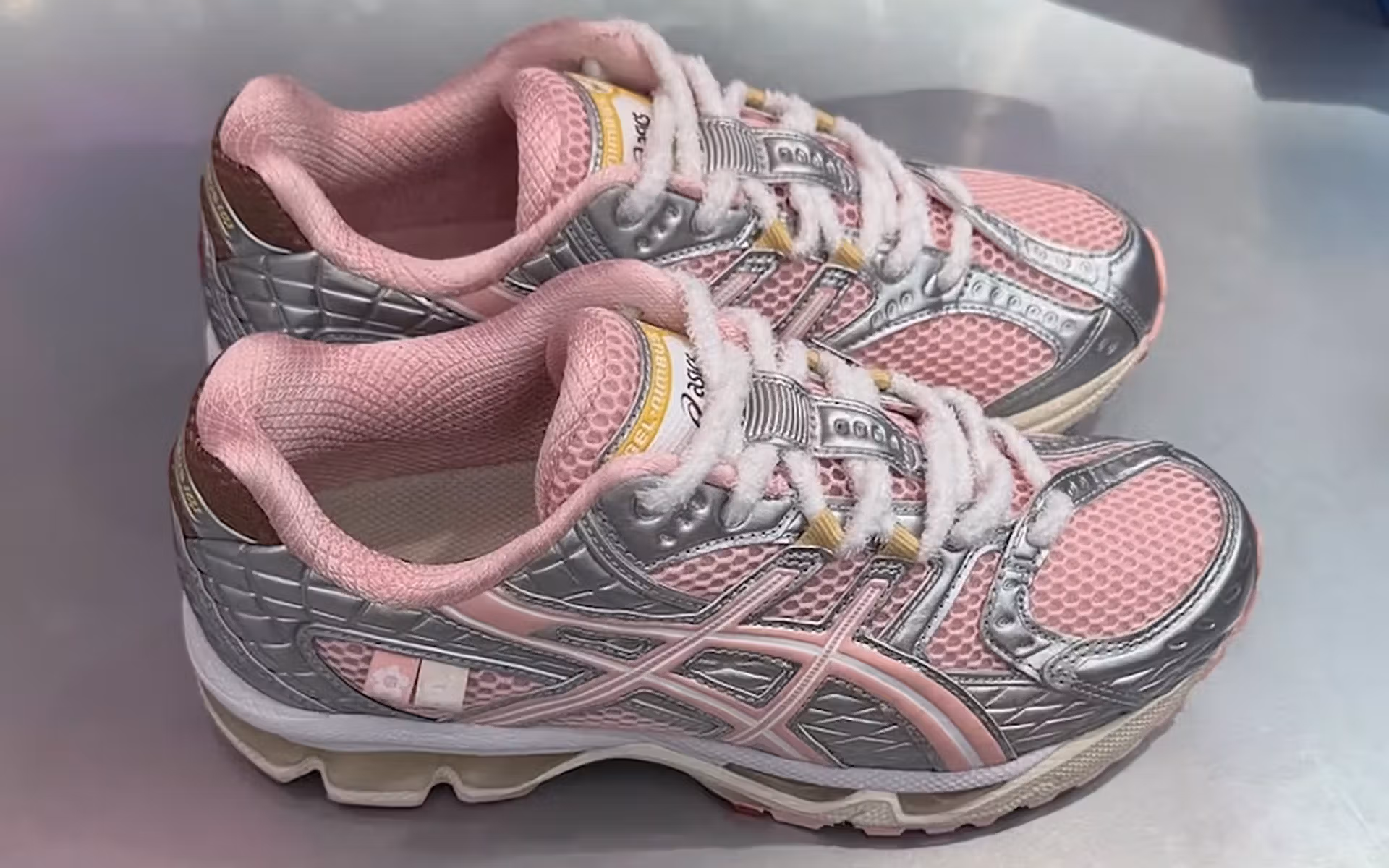 VANDYTHEPINK x Asics GEL-Nimbus 10.1 Próximamente.