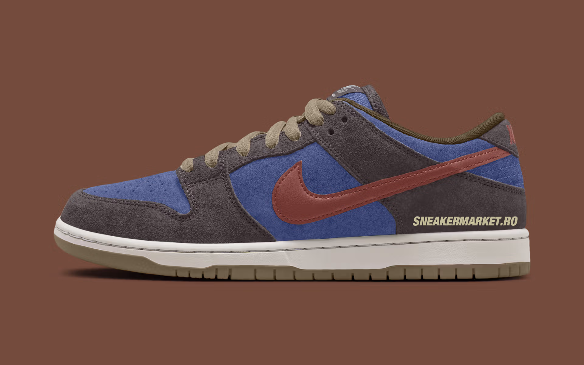La Nike SB Dunk Low se presenta en "Midnight Navy" para la primavera de 2026.